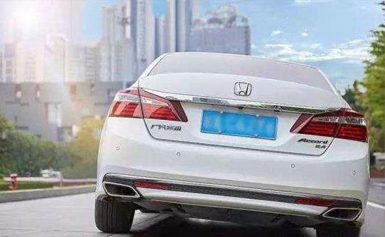 老司机的坏习惯竟然比新手还多，真是越熟练越大胆！