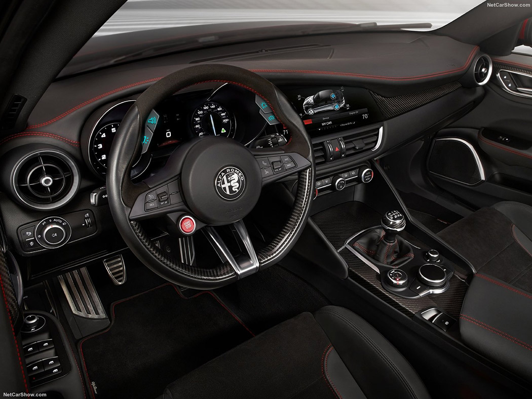 除了兰博基尼还有阿尔法罗密欧 意大利警察太幸福了