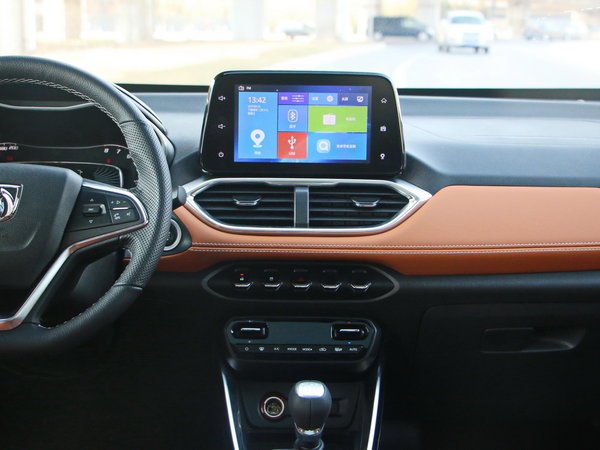 宝骏汽车  1.5L 中控台