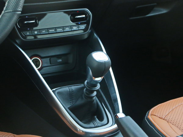 宝骏汽车  1.5L 换挡杆