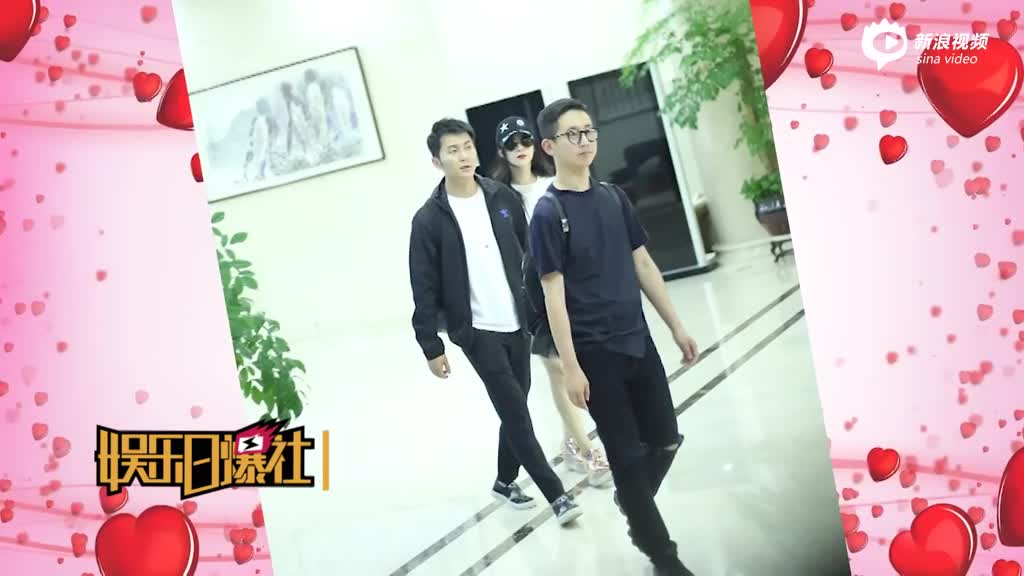 范冰冰李晨合体现身机场