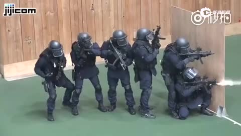 日本警察厅sat特殊急袭部队的射击和房间突入训练 手机新浪网 日本警察厅sat特殊急袭部队的射击和房间突入训练 手机新浪网