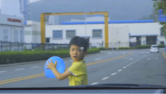 致享用车作业：戴上红鼻子回归童心