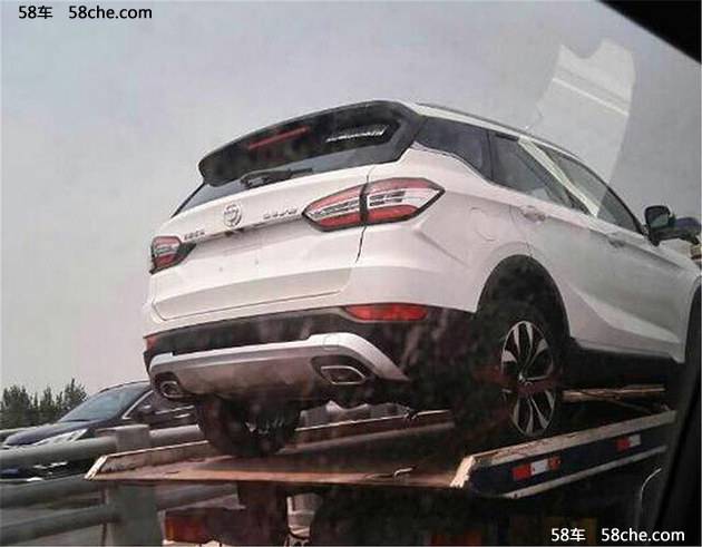 曝新紧凑SUV中华V6谍照 配10.1英寸大屏