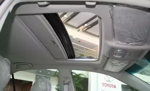 车在暴晒环境中，一招不用空调30秒就能温度骤降！