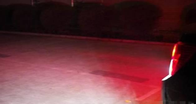 当心！晚上倒车记不住这四点，那就只能等着修车了！