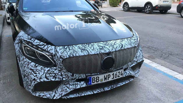 曝奔驰新S级Coupe谍照 外观调整动力提升