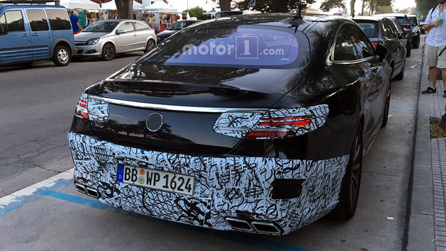 曝奔驰新S级Coupe谍照 外观调整动力提升