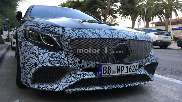 曝奔驰新S级Coupe谍照 外观调整动力提升