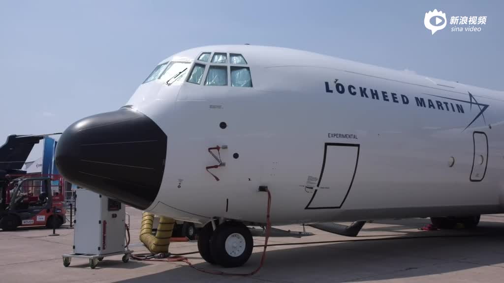 民用版c130大力神运输机lm100j亮相巴黎航展