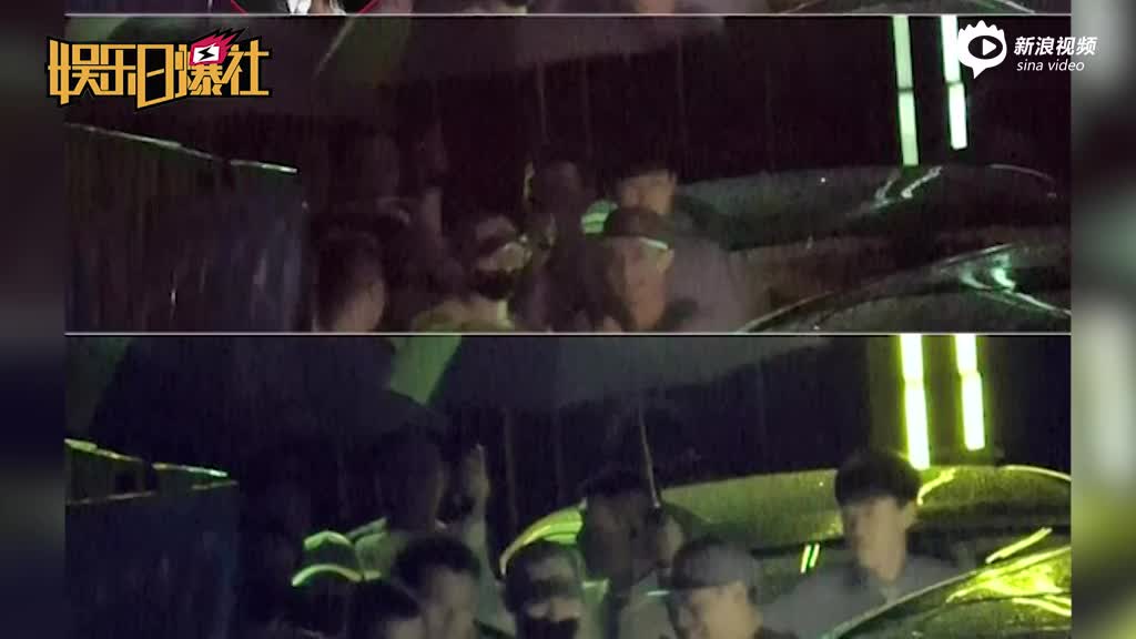 黄晓明夫妇杨幂霍建华唱KTV