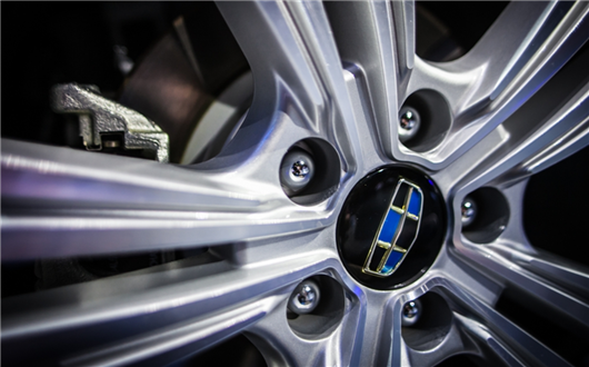 半年销量暴涨89%，吉利除了上调目标还应做什么？