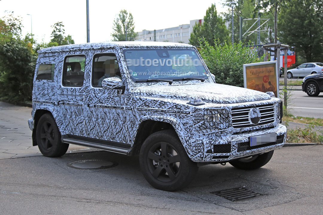 2018-mercedes-benz-g-class-shows-slightly-rounder-shapes-full-set-of-led-lights-119102_1.jpg