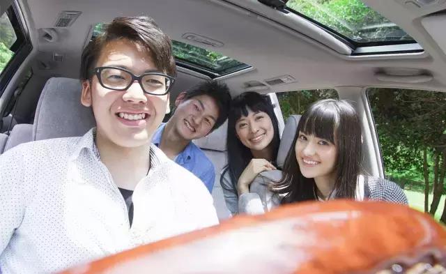 大学没毕业，有人就要买车，是购车门槛太低，还是有钱任性？