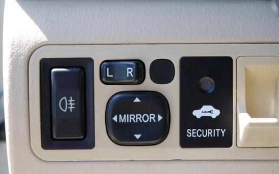 汽车后视镜这样用最安全 看看你调整对了吗