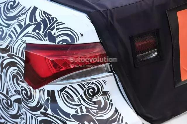 新款奥迪A8亮相 不仅灯玩的更帅了 还能敲背捏脚大保健