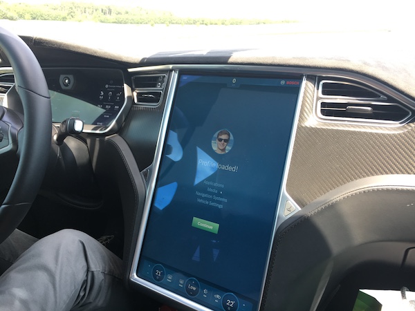 仪表盘上方的摄像头与身份识别