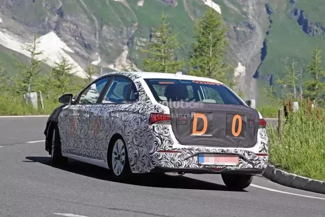 新款奥迪A8亮相 不仅灯玩的更帅了 还能敲背捏脚大保健