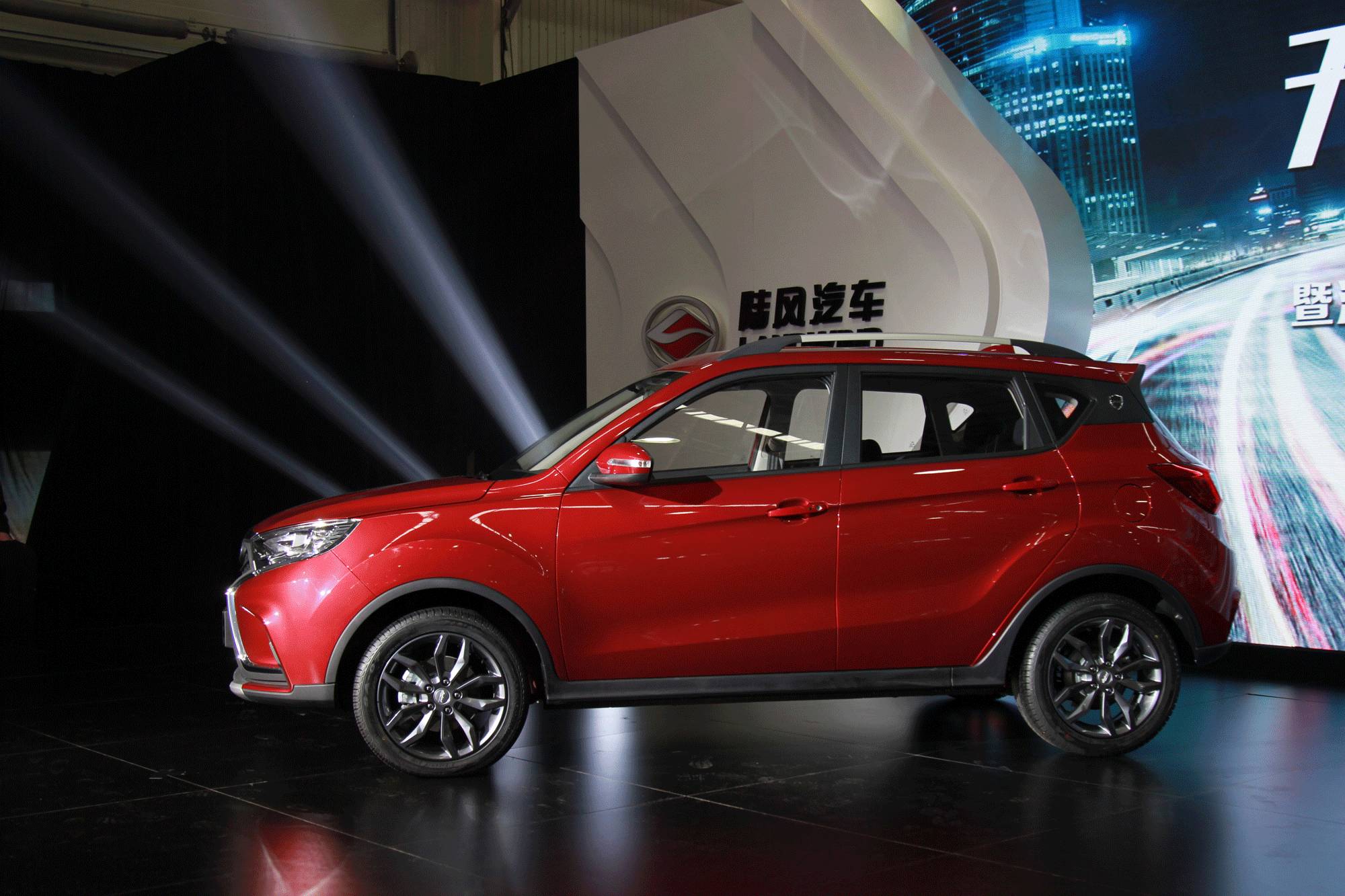 初入职场没车怎么行陆风x2638万元起一辆属于年轻人的suv