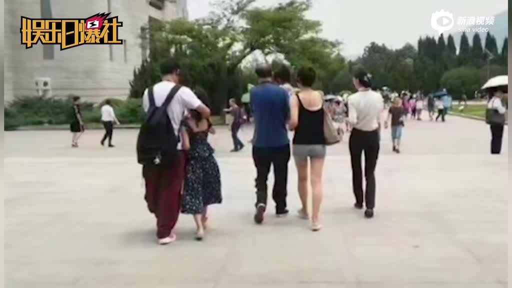 马伊琍一家参观兵马俑
