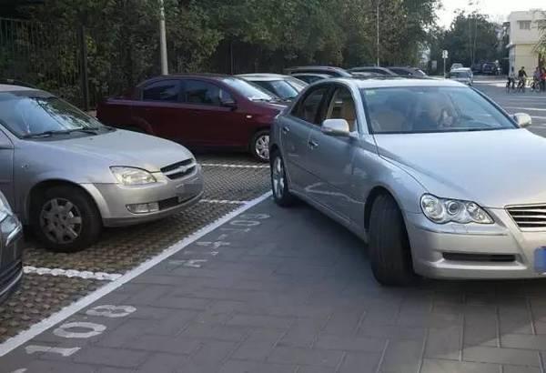 倒车入库的停车技巧 再难不过这三招