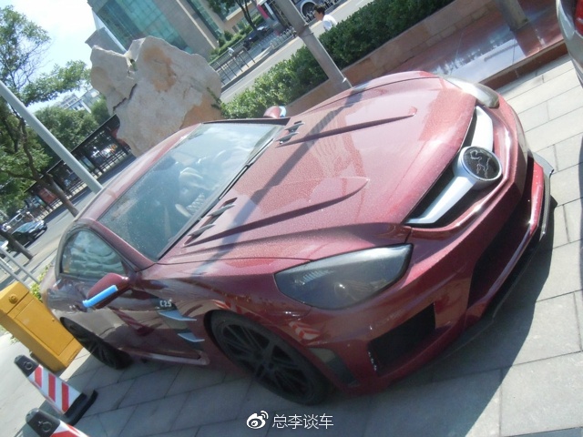 这是国产车吗？看车标像国产汉腾，售价1200万，中国只有7辆