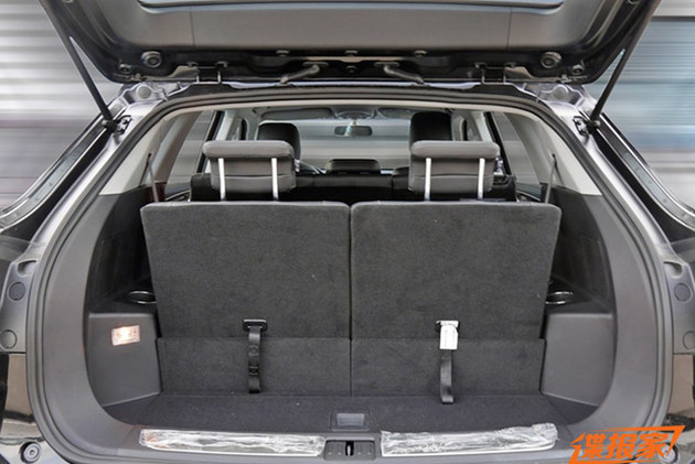 众泰大迈X7七座版谍照曝光 2+3+2布局