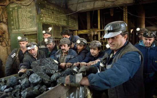 美国时隔6年重开煤矿这次川普想把煤炭卖给中国