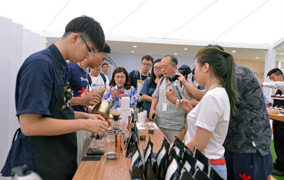 厌倦凑合生活？那就体验一下新速腾的“品质生活”