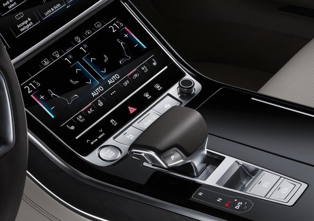 全新换代雅阁来袭！奥迪A8除了足疗还有啥亮点？