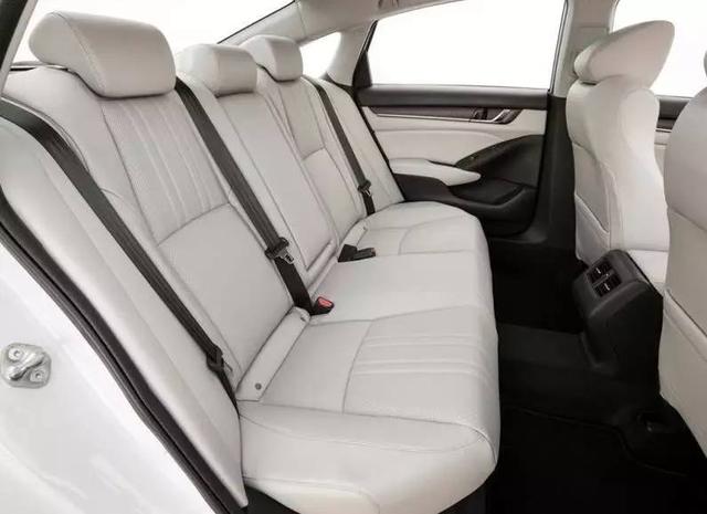 全新换代雅阁来袭！奥迪A8除了足疗还有啥亮点？