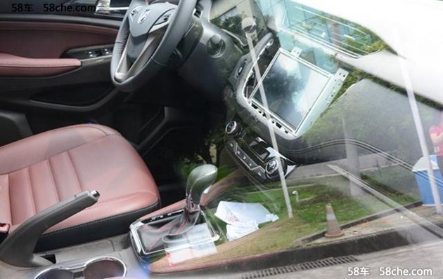 长安凌轩1.5T内饰图曝光 配备全景天窗