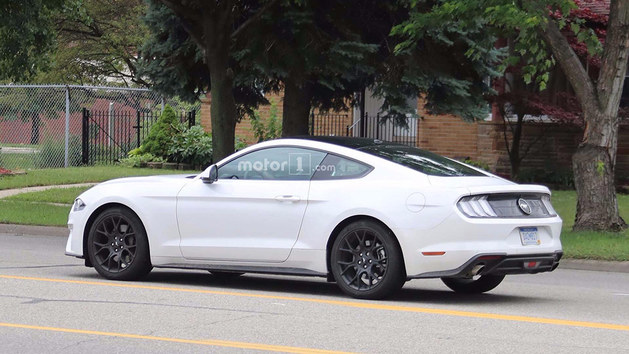 曝福特全新Mustang路试谍照 2018年上市