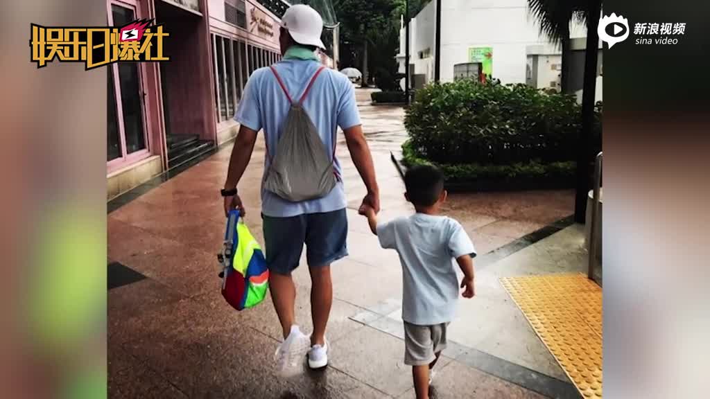 陈小春牵儿子走父爱满满 应采儿点评：长大了