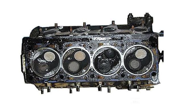 车里这个地方竟然最脏 加速无力可能就是因为它！