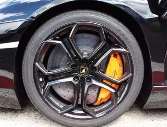 高速行驶刹车失灵 该不该拉手刹 90%的车主都不知道