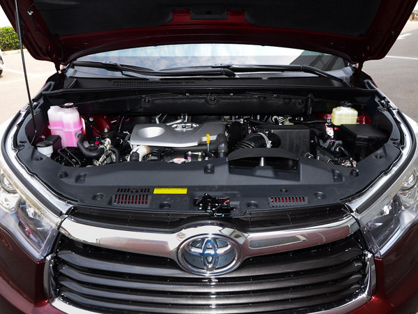 广汽丰田  2.0T 发动机舱