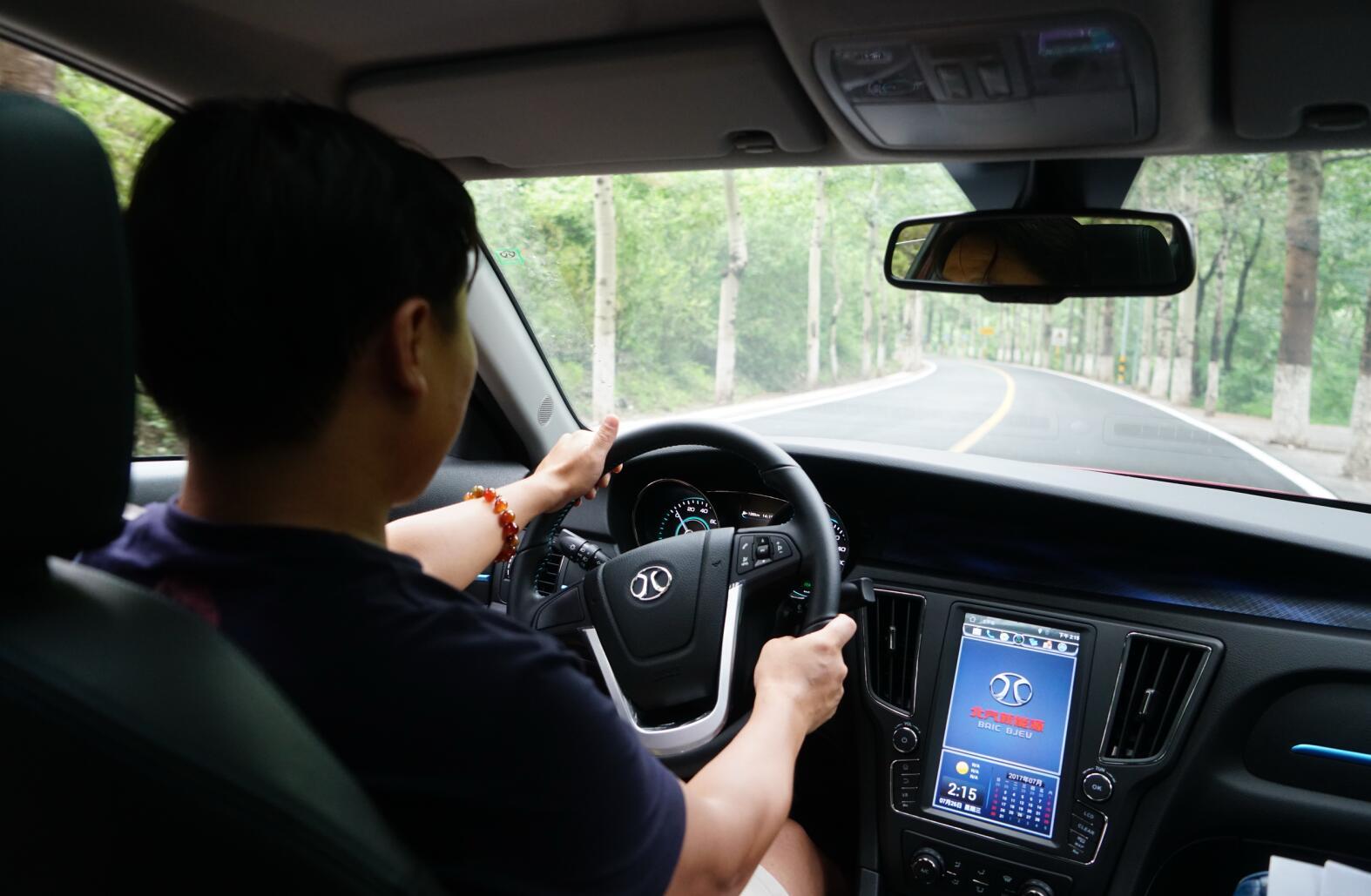 宋楠： 真400！首发EU400电动汽车的评测报告