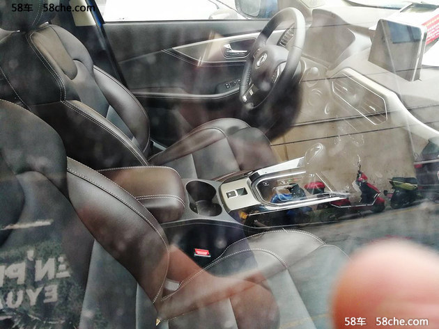 曝东风风光S560内饰谍照 全新设计风格