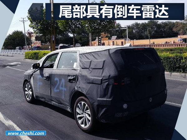 吉利MPV路试谍照曝光 家族式前脸/全景天窗-图5