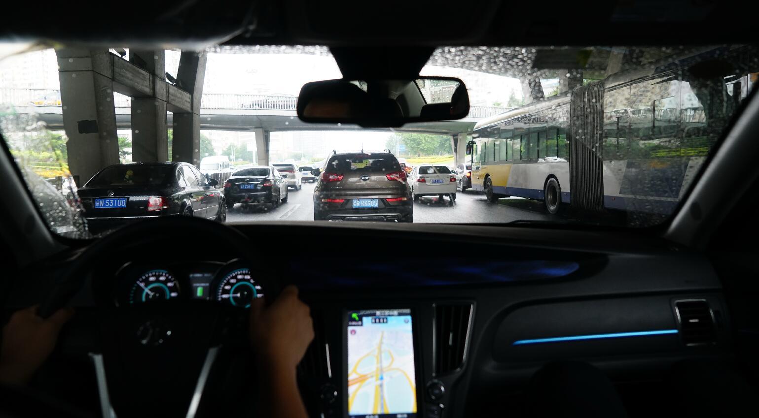 宋楠： 真400！首发EU400电动汽车的评测报告