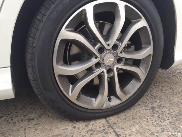 行驶时爆胎 学会这些措施离安全更近一步