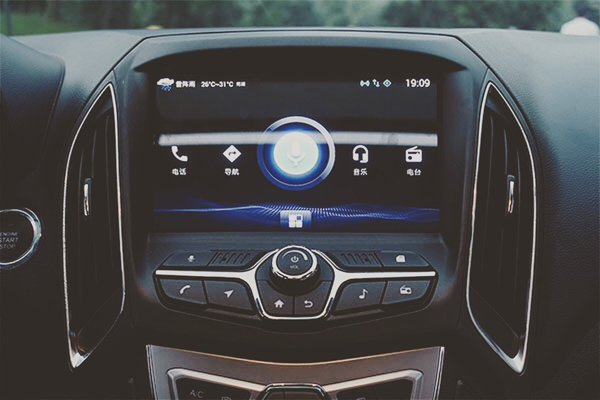 量产车搭载语音交互产品的比例逐年提升