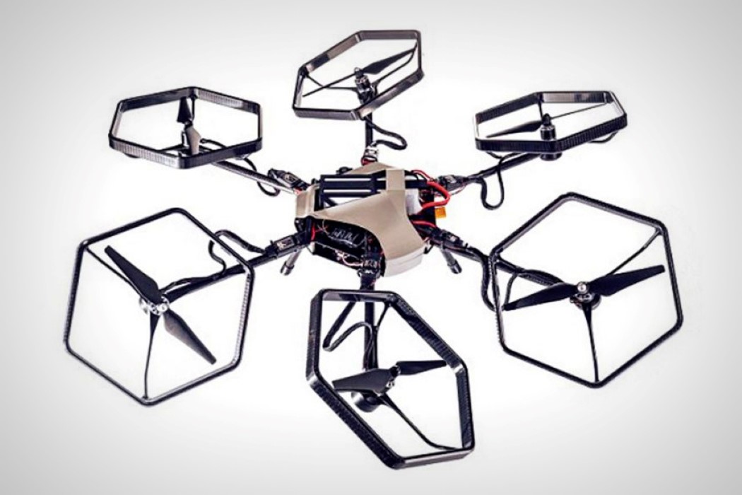 垂直起降还能翻滚 这台无人机可比战狼2里的酷多了