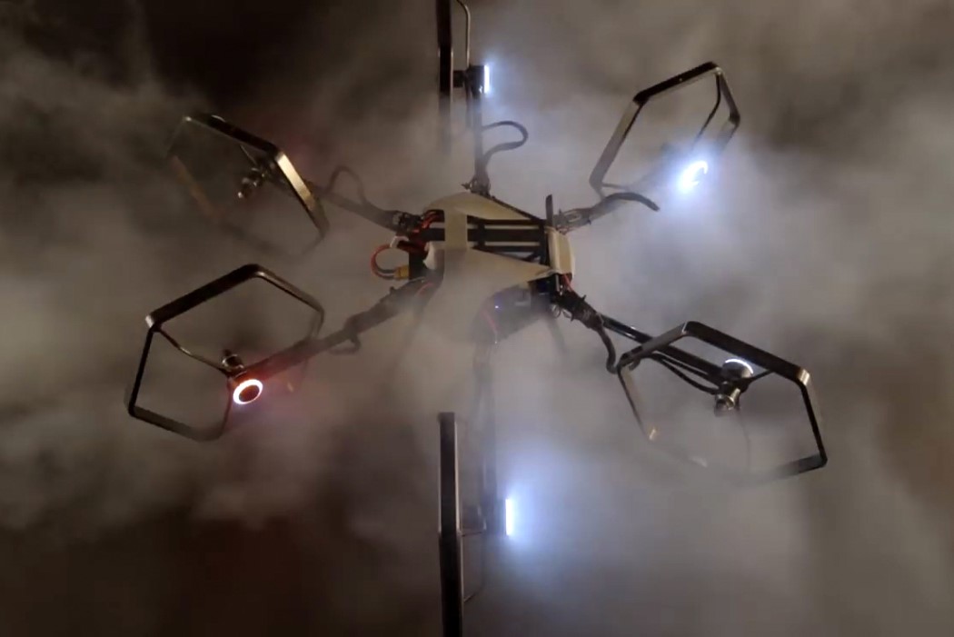 垂直起降还能翻滚 这台无人机可比战狼2里的酷多了