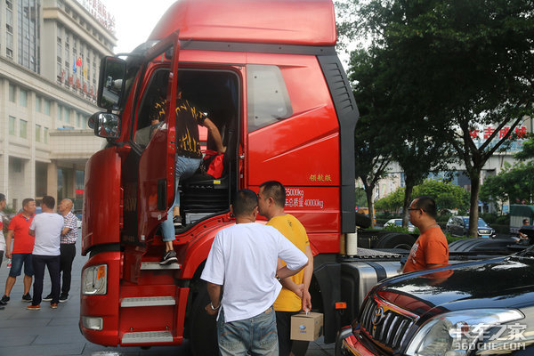 解放新J6广州交付 物流公司缘何看上它?