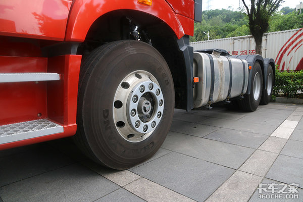 解放新J6广州交付 物流公司缘何看上它?