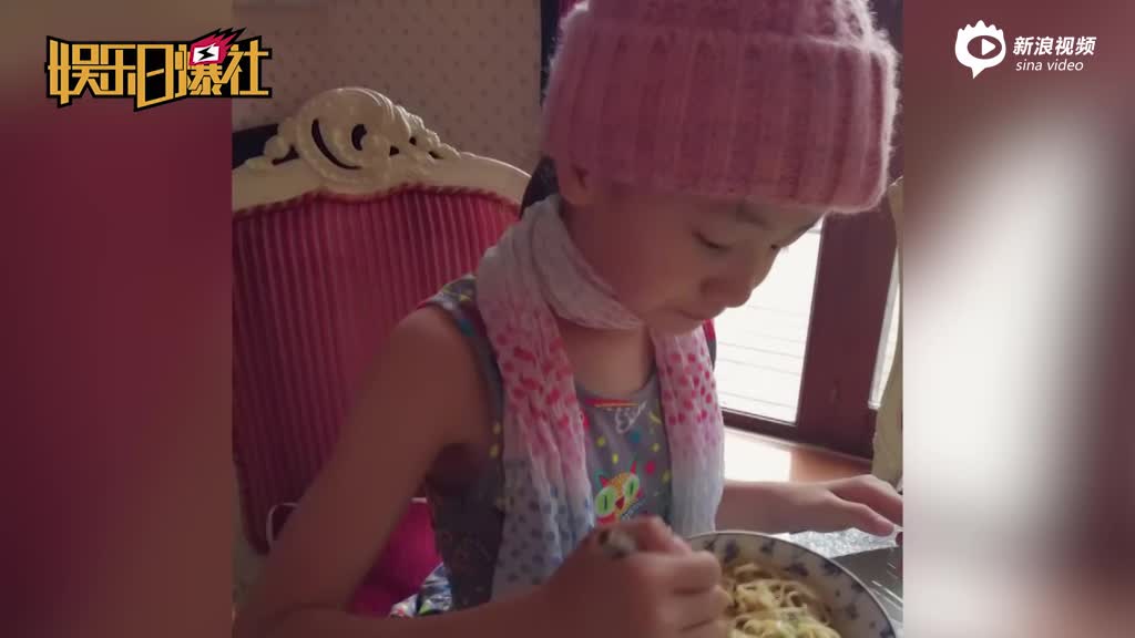 森碟夏天戴帽子围巾吃饭