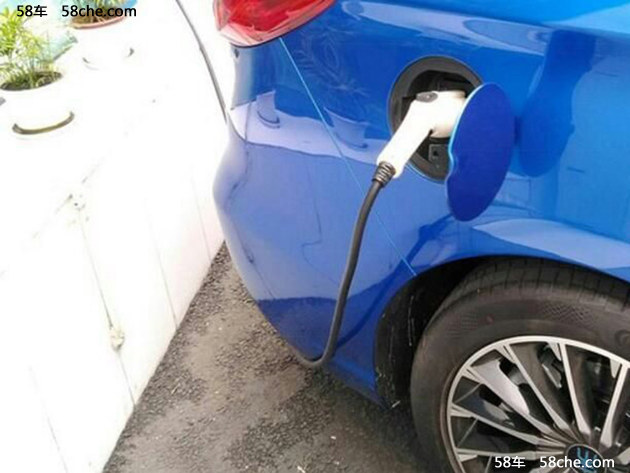 宋MAX插电式混动版内饰曝光 配备旋转屏