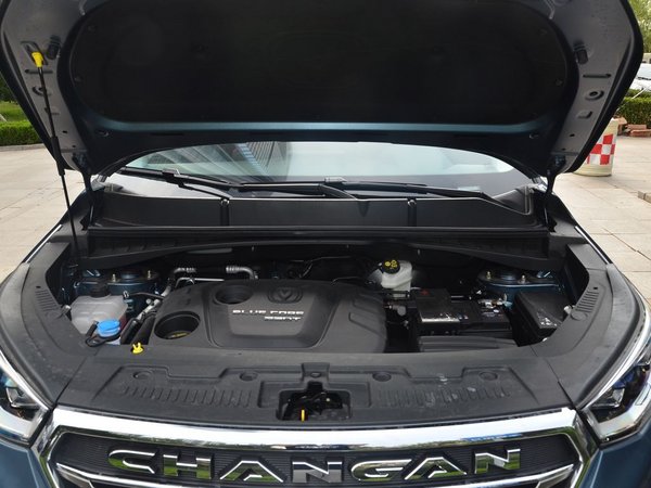 长安乘用车  1.5T 发动机舱